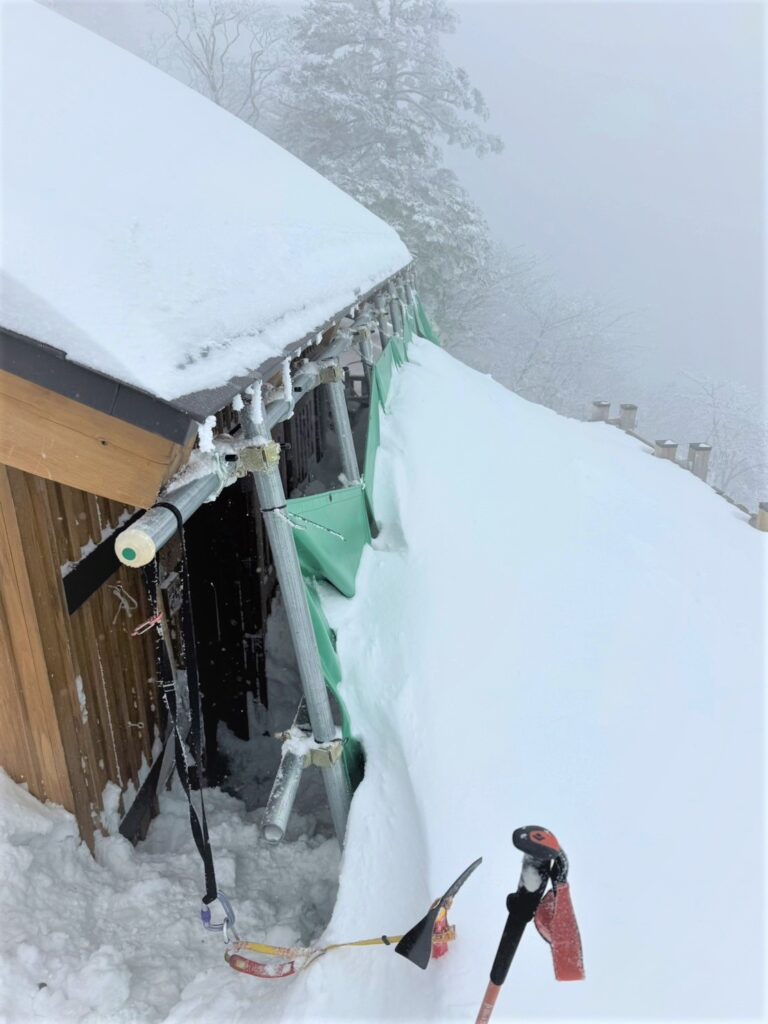 【使用禁止】石鎚山二の鎖元「石鎚山公衆トイレ休憩所」のトイレは使用禁止です