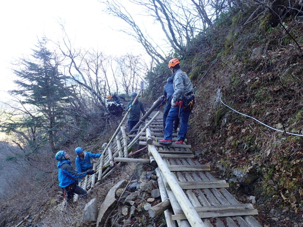 【編集部だより】石鎚山系を守るボランティアたち