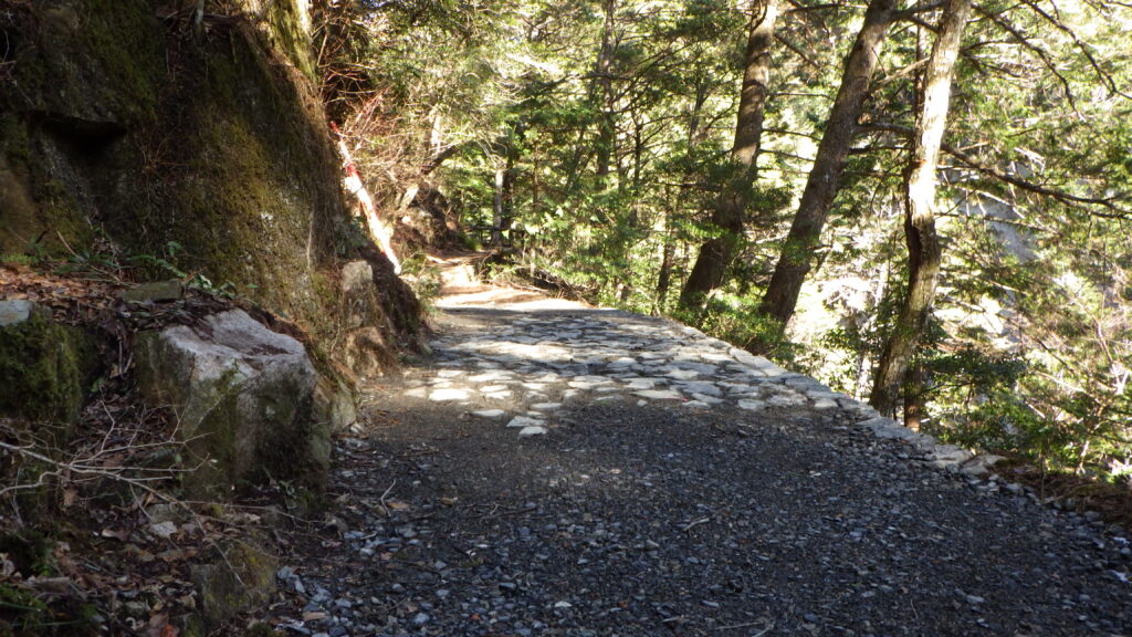 面河渓遊歩道崩落個所の修繕に伴う通行止めの解除について